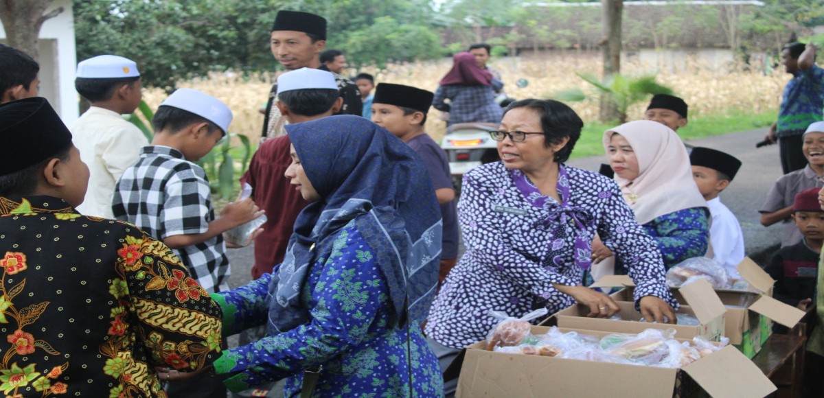 Kegiatan bagi takjil