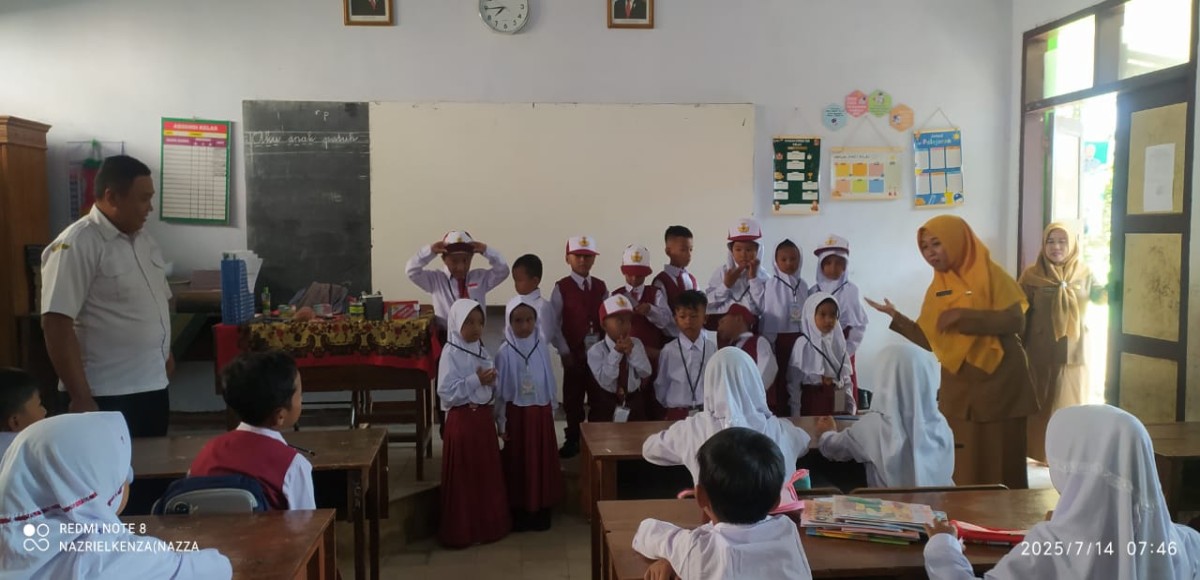Masa Pengenalan Lingkungan sekolah ( MPLS ) siswa baru