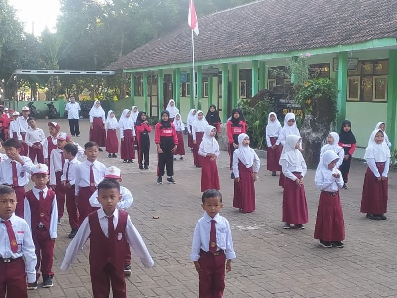 Senam bersama disekolah
